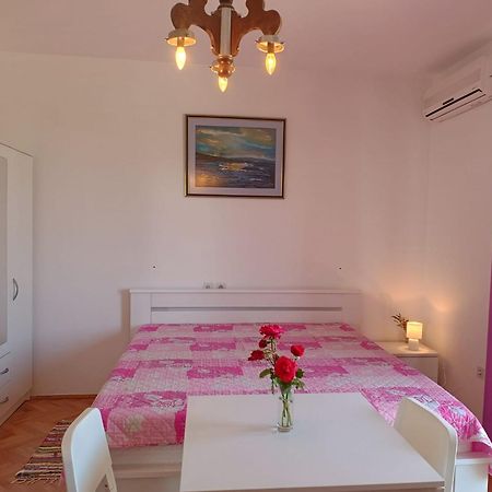 Apartments Nela Jelsa  Rom bilde