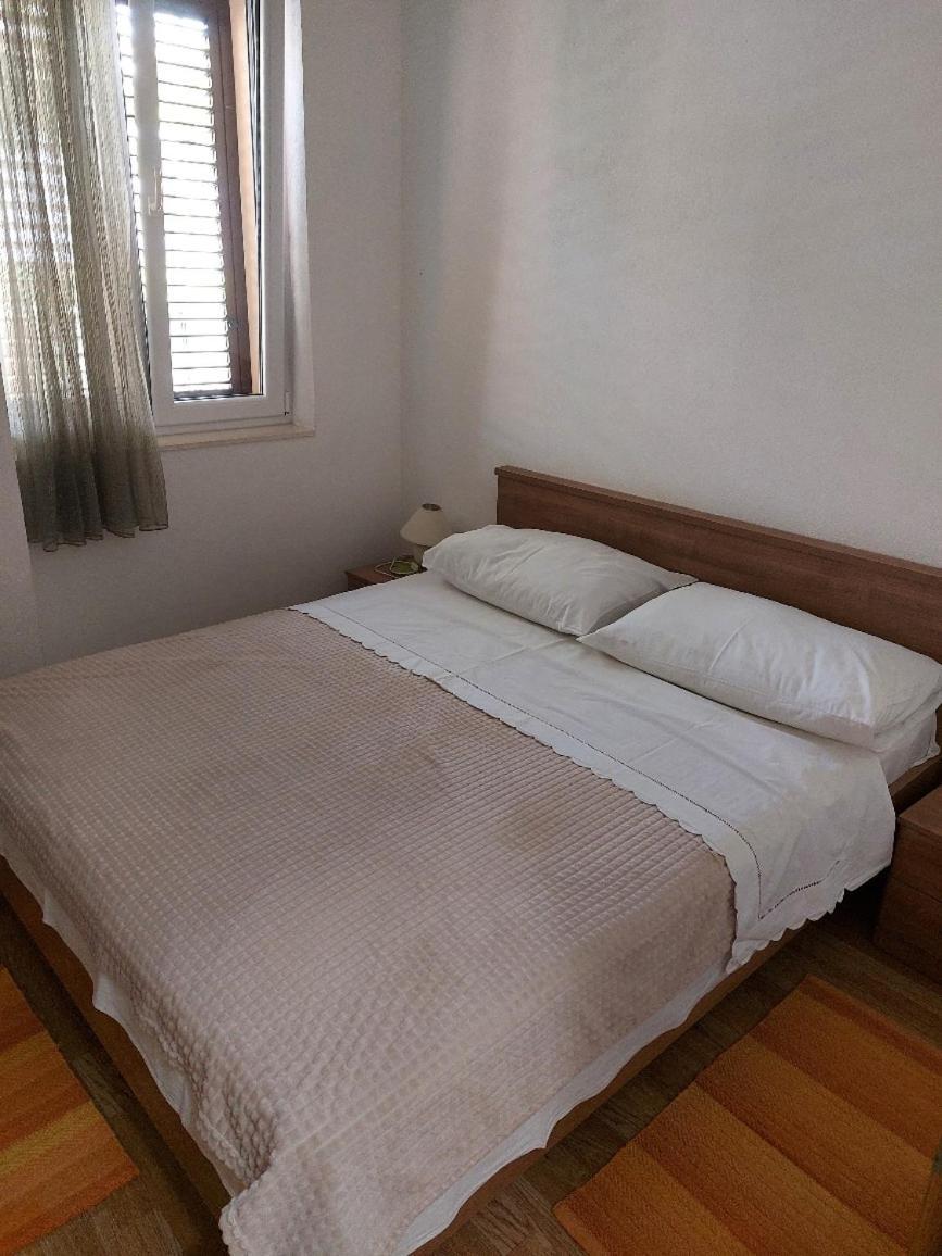 Apartments Nela Jelsa  Rom bilde